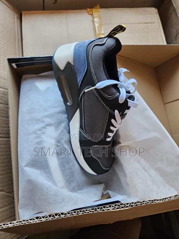 Sports Design Safety Shoe With Steel Toe, Anti Slip, Anti Smash.Kevlar photo 14