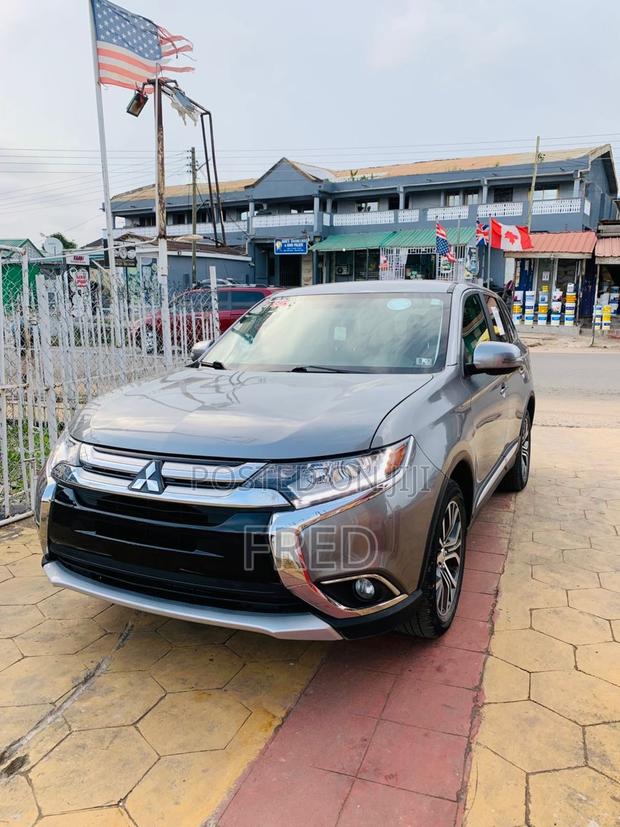 Mitsubishi Outlander SE FWD 2018 Gray