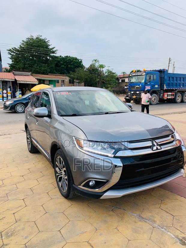 Mitsubishi Outlander SE FWD 2018 Gray