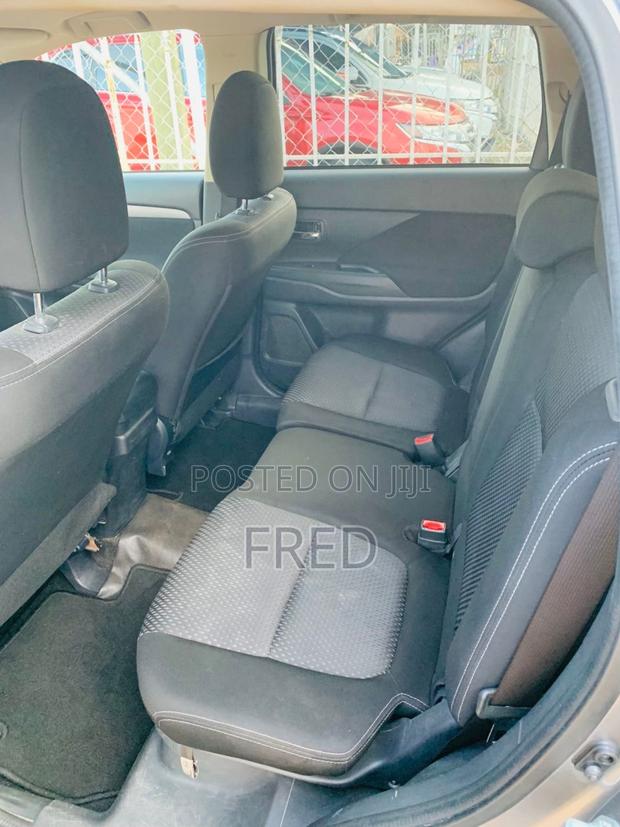 Mitsubishi Outlander SE FWD 2018 Gray