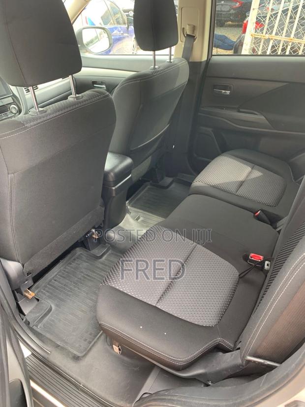 Mitsubishi Outlander SE FWD 2018 Gray