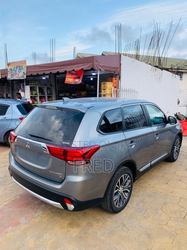 Mitsubishi Outlander SE FWD 2018 Gray