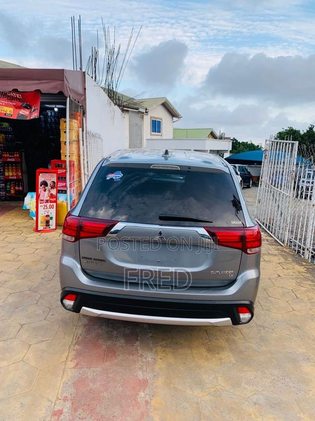 Mitsubishi Outlander SE FWD 2018 Gray