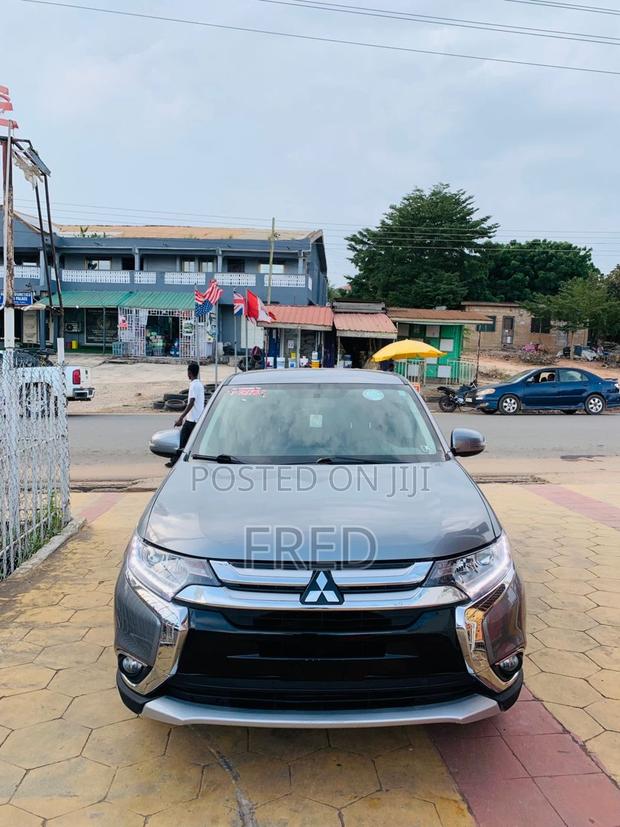 Mitsubishi Outlander SE FWD 2018 Gray