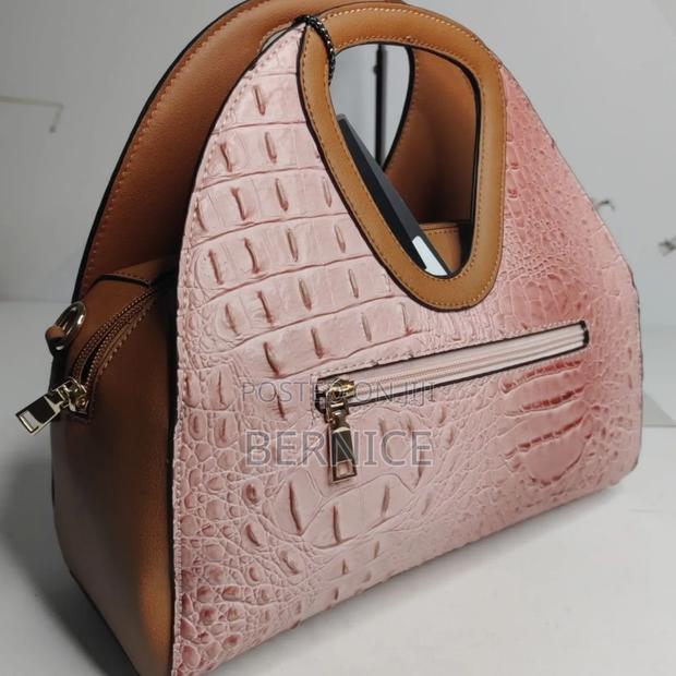 Elegant Croc-Embossed Handbag photo 3