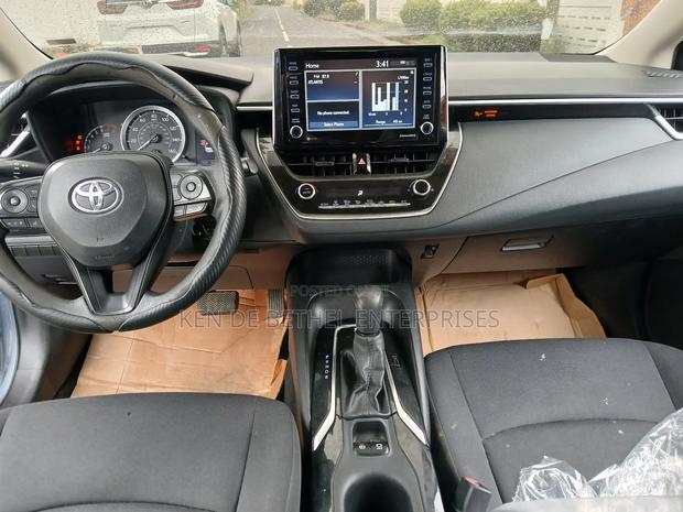 Toyota Corolla LE 2021 Blue photo 5