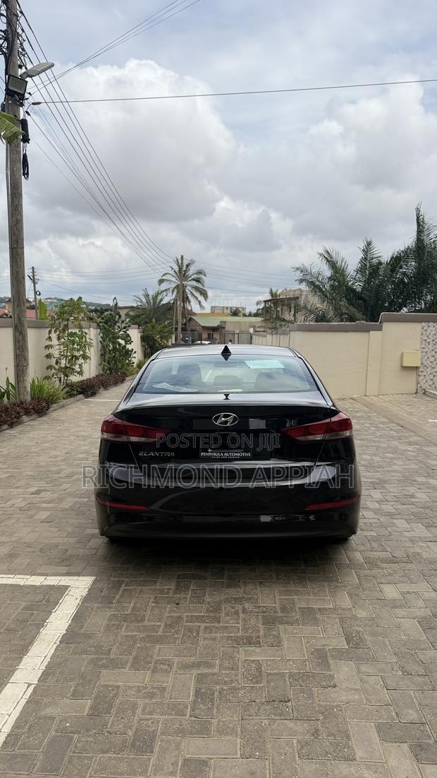 Hyundai Elantra Limited Sedan FWD (2.0L 4cyl 6A) 2017 Black