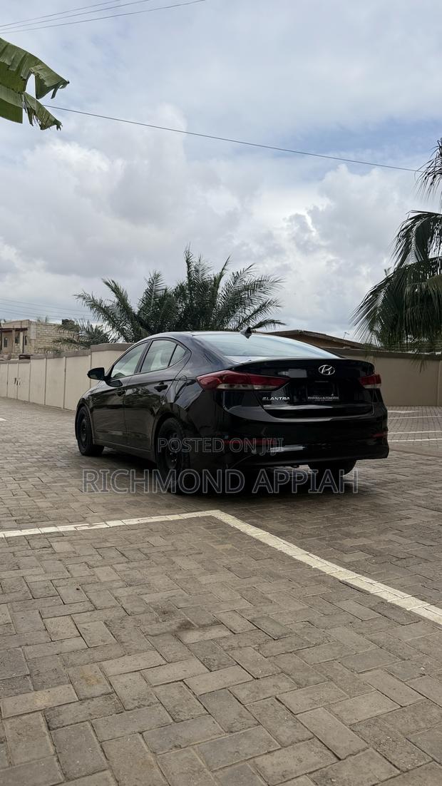 Hyundai Elantra Limited Sedan FWD (2.0L 4cyl 6A) 2017 Black