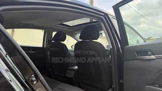 Hyundai Elantra Limited Sedan FWD (2.0L 4cyl 6A) 2017 Black