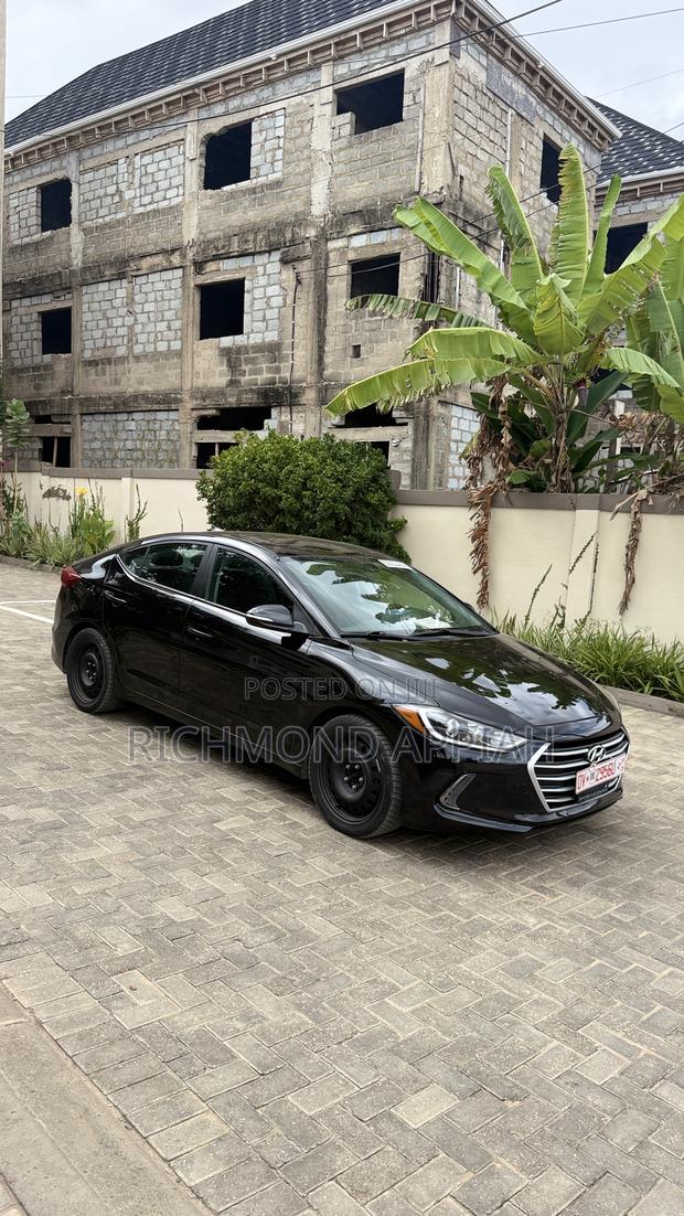 Hyundai Elantra Limited Sedan FWD (2.0L 4cyl 6A) 2017 Black