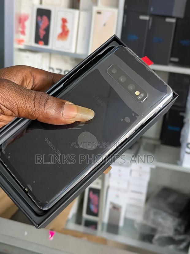 New Samsung Galaxy S10 128 GB Black · Photo 3