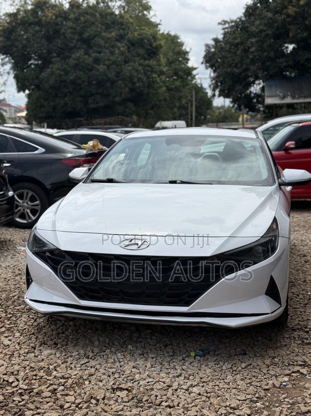Hyundai Elantra 2021 White