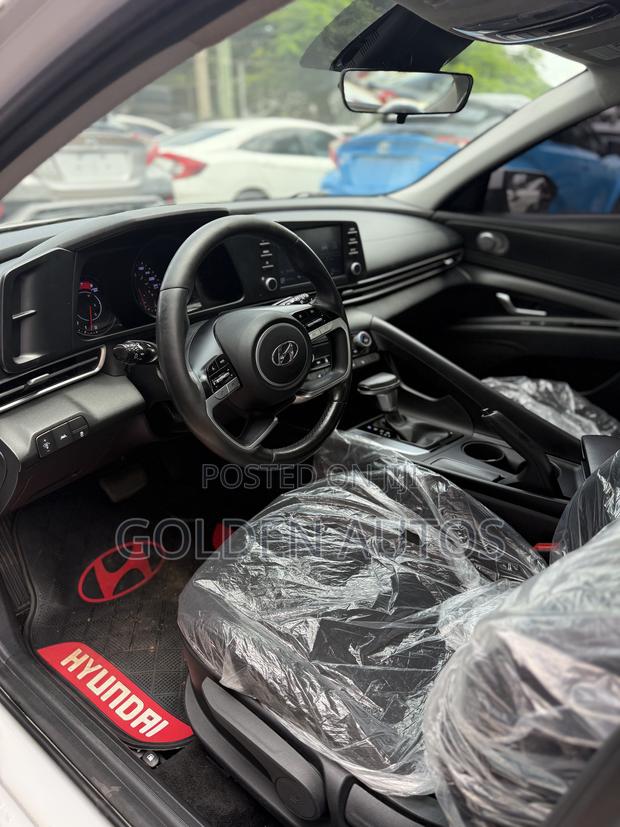 Hyundai Elantra 2021 White