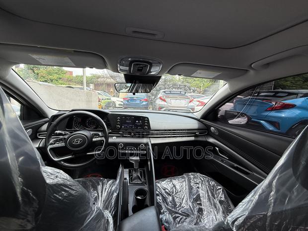 Hyundai Elantra 2021 White