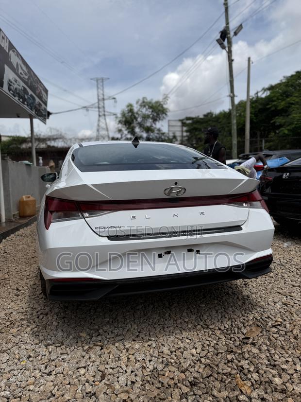 Hyundai Elantra 2021 White
