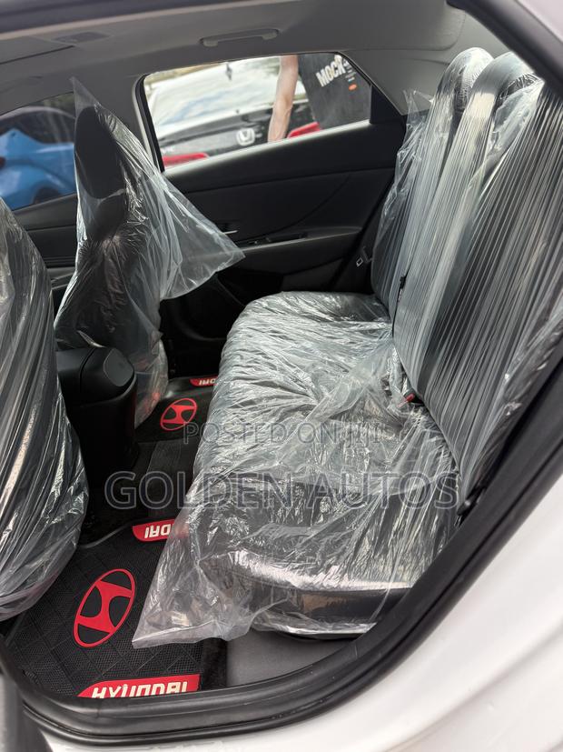 Hyundai Elantra 2021 White