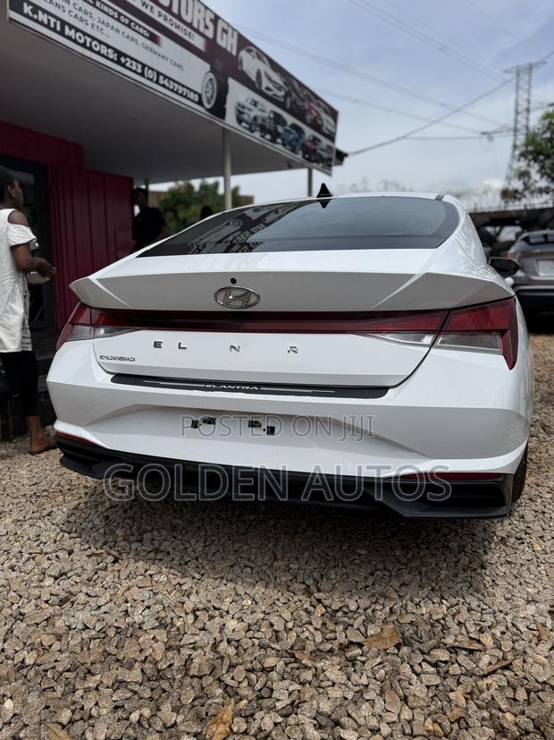 Hyundai Elantra 2021 White