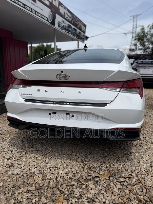 Hyundai Elantra 2021 White
