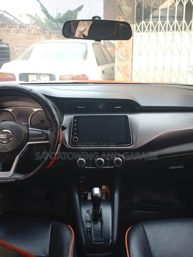 Nissan Kicks SV 2018 Orange