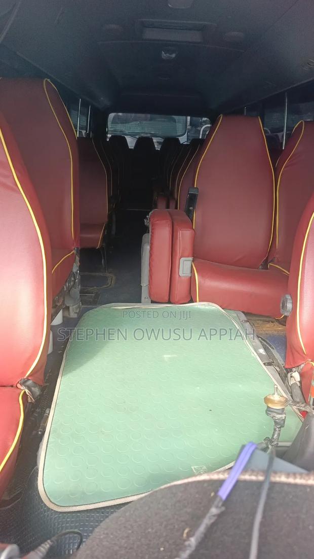 Hyundai Cunty Bus 27 Seat photo 2