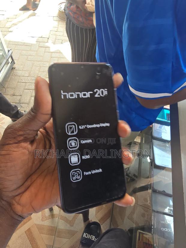 Huawei Honor 20i 64 GB Black · Photo 1