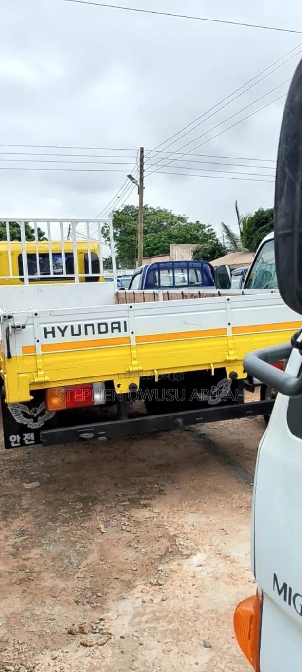 Hyundai 5 Ton Full Air 8 Hoels photo 3