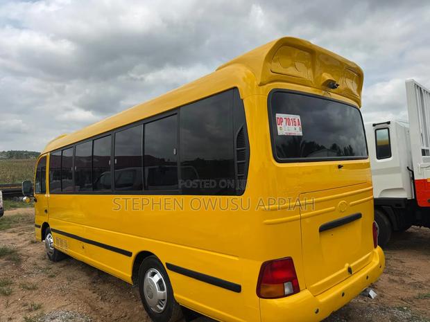 Hyundai Cunty Bus 27 Seater photo 3