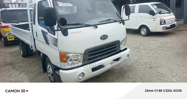 Kia Granbird 2004 White