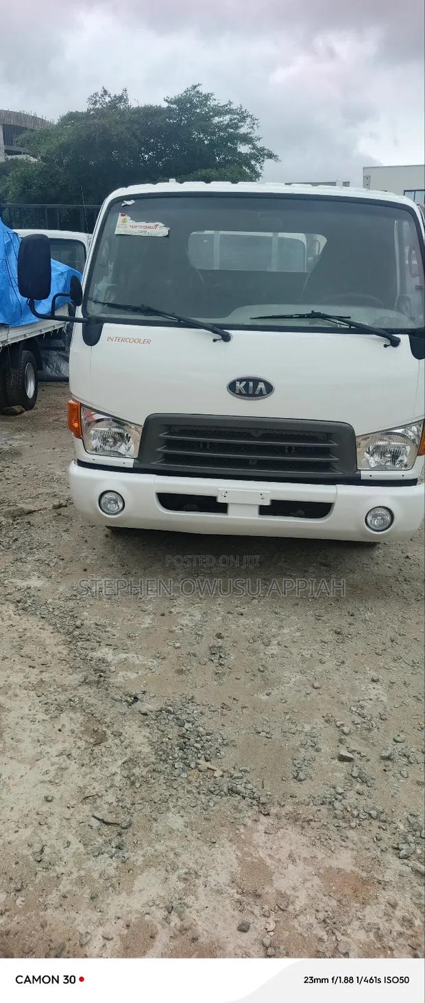 Kia Granbird 2004 White photo 2