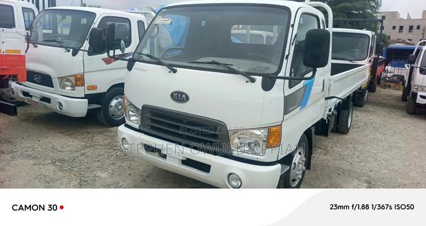 Kia Granbird 2004 White photo 3