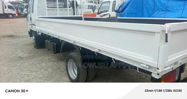 Kia Granbird 2004 White photo 4