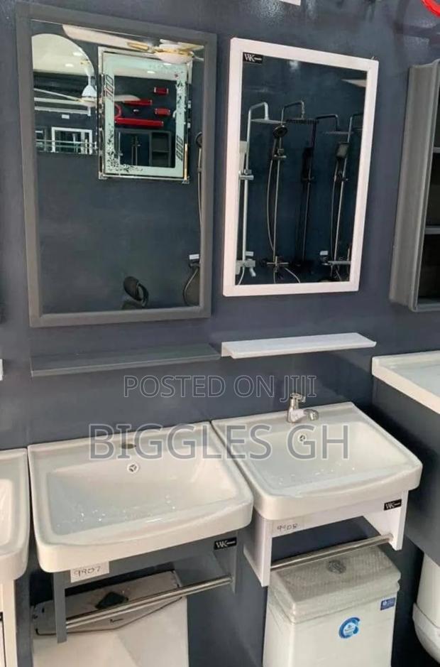 Cabinet Basin With Mirror · Photo 2
