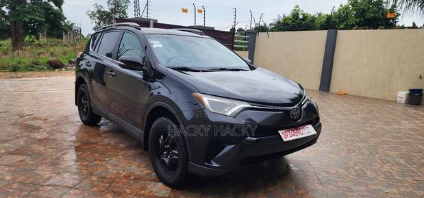 Toyota RAV4 LE 4dr SUV AWD (2.5L 4cyl 6A) 2018 Black