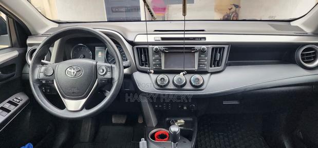 Toyota RAV4 LE 4dr SUV AWD (2.5L 4cyl 6A) 2018 Black