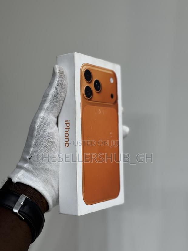 New Apple iPhone 17 Pro Max 256 GB Orange · Photo 2
