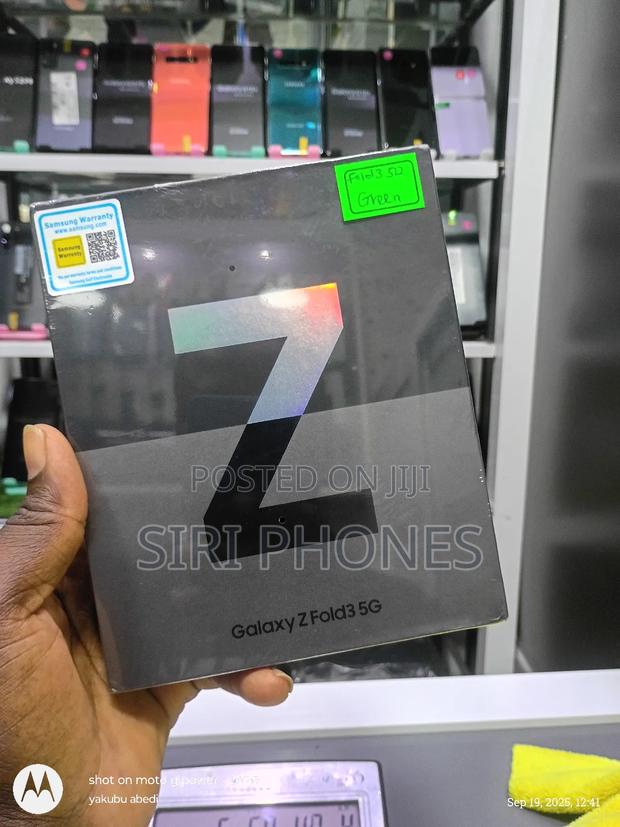 New Samsung Galaxy Z Fold 3 256 GB Black photo 2