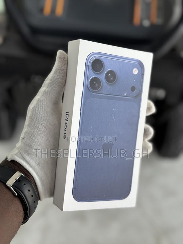 New Apple iPhone 17 Pro Max 512 GB Blue · Photo 1