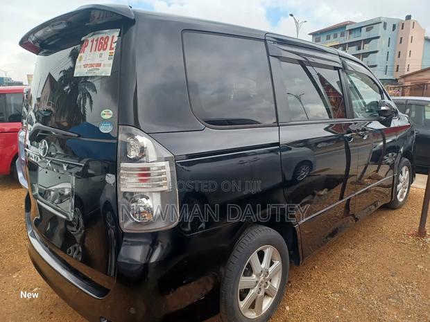 Toyota Voxy 2010 Black