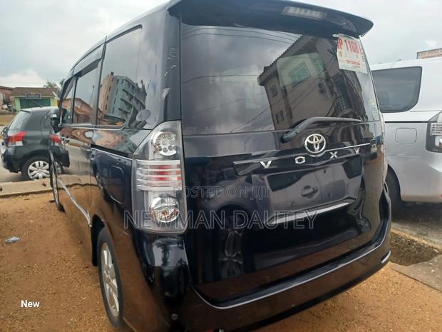Toyota Voxy 2010 Black