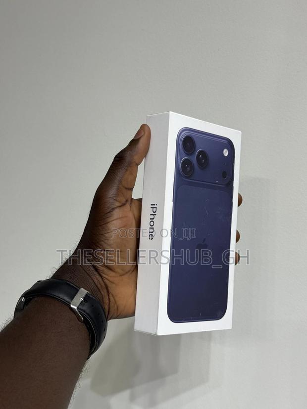 New Apple iPhone 17 Pro 512 GB Blue · Photo 3