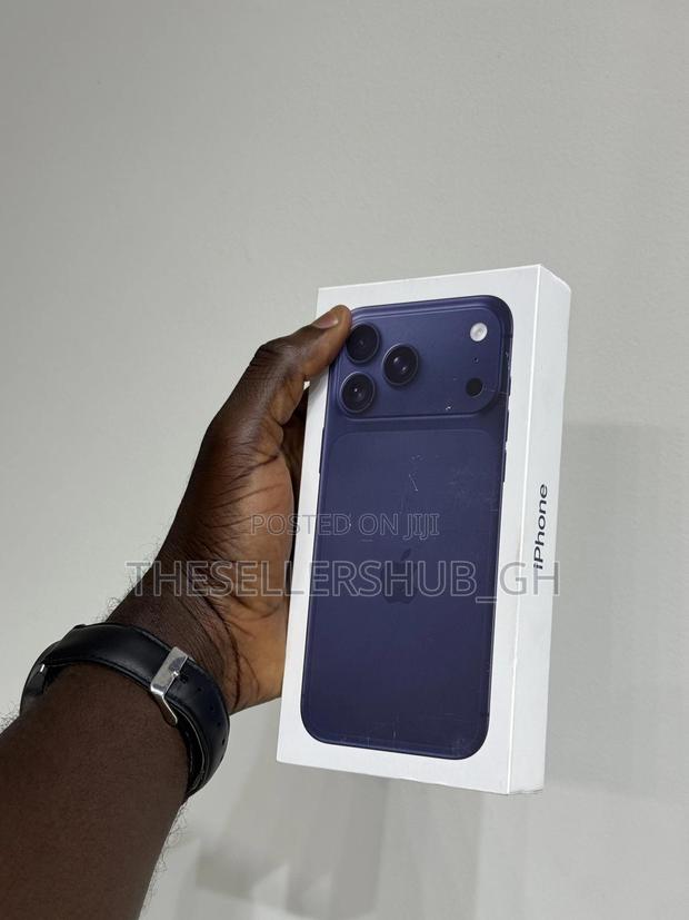 New Apple iPhone 17 Pro 512 GB Blue · Photo 2