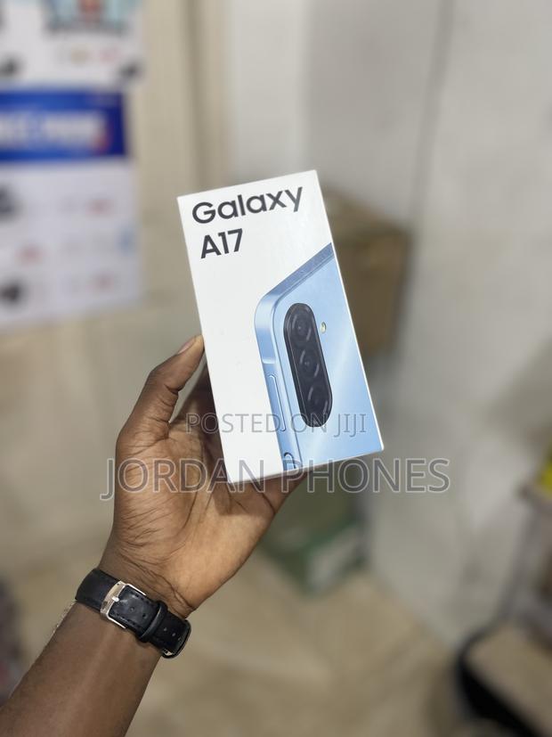 New Samsung Galaxy A17 256 GB Blue · Photo 2