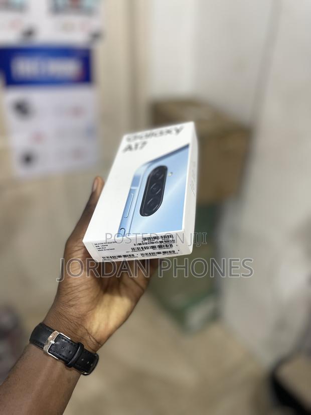 New Samsung Galaxy A17 256 GB Blue · Photo 3