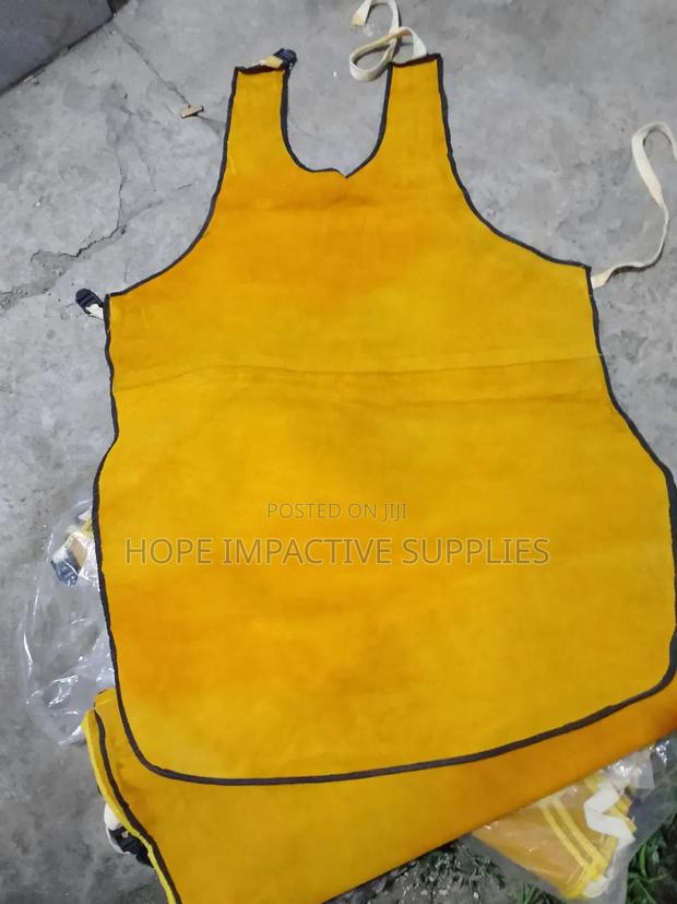 Welding Apron <> Quality Leather <> Yellow. · Photo 4