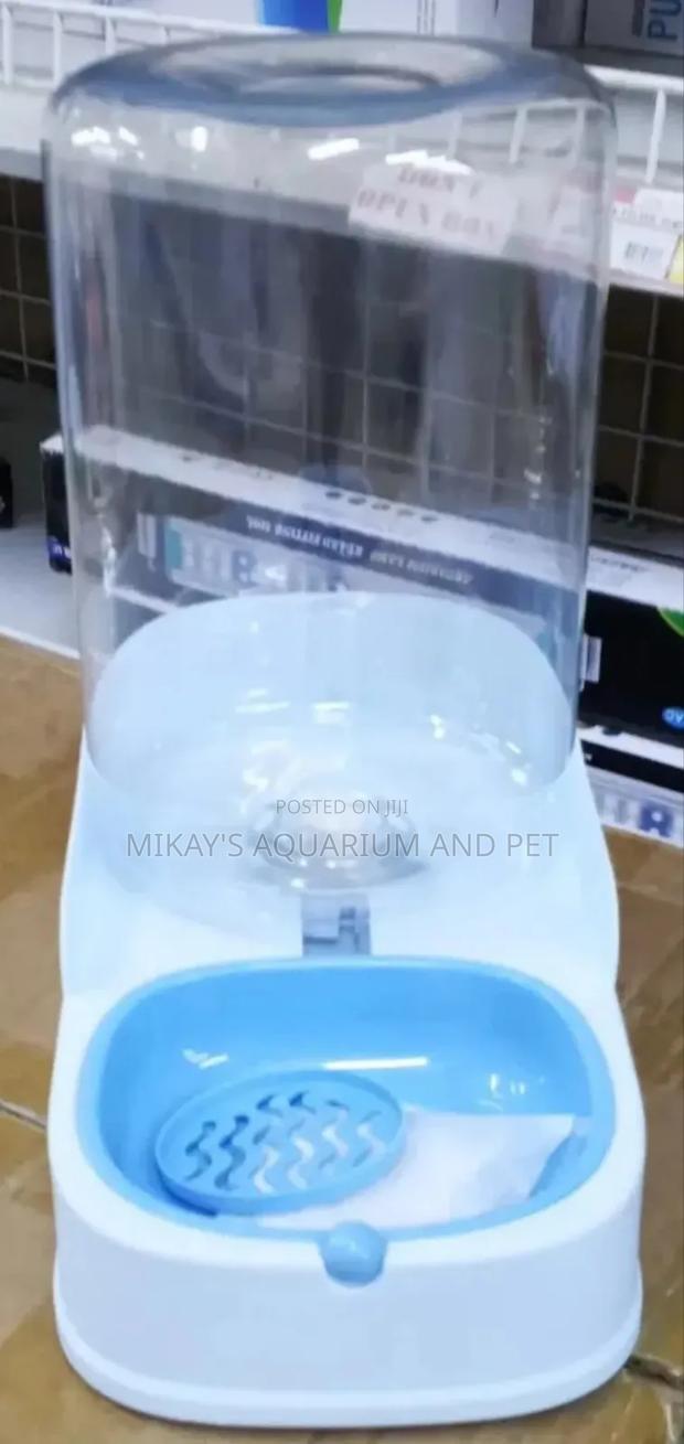 Plastic Bottle Feeder for Dogs · Photo 2