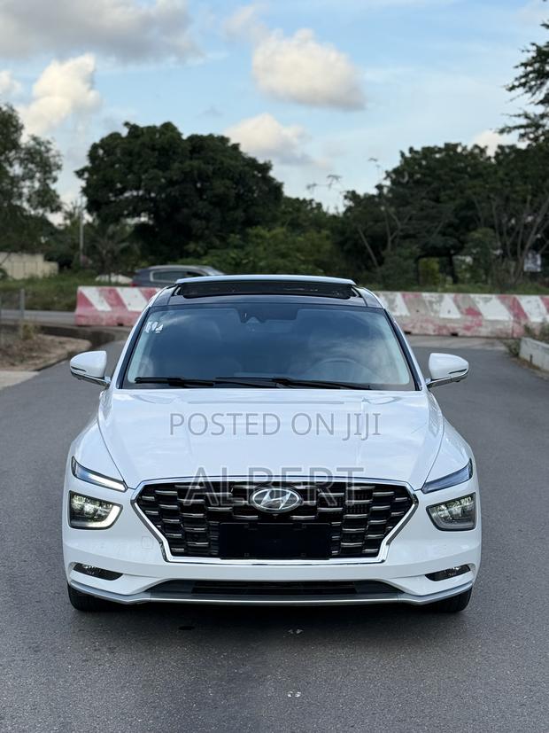 Hyundai Mistra 1.8 Petrol FWD 2023 White