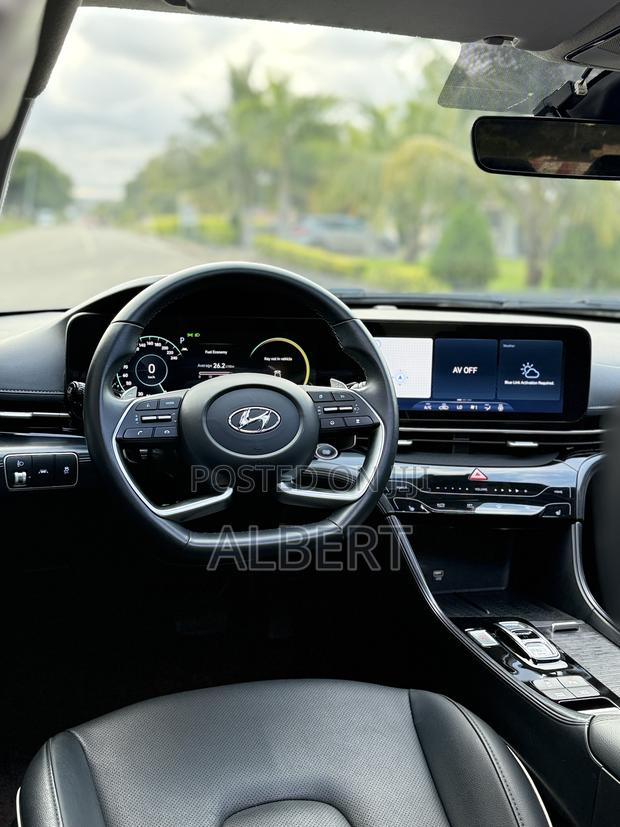 Hyundai Mistra 1.8 Petrol FWD 2023 White