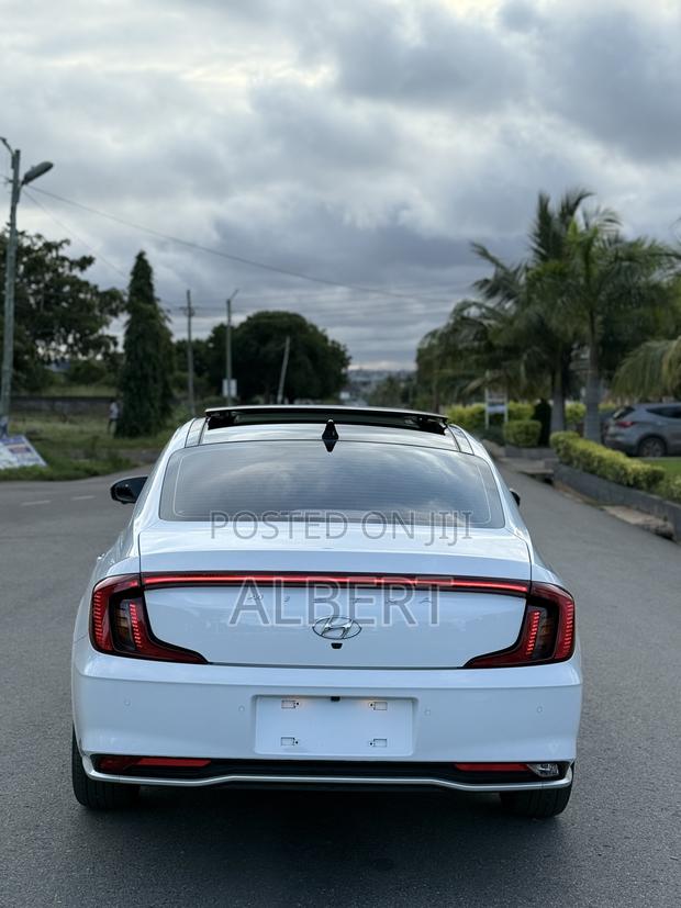 Hyundai Mistra 1.8 Petrol FWD 2023 White