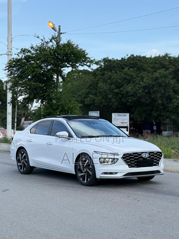 Hyundai Mistra 1.8 Petrol FWD 2023 White
