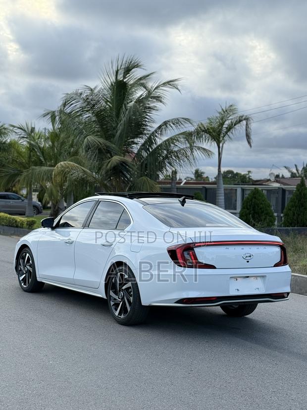 Hyundai Mistra 1.8 Petrol FWD 2023 White